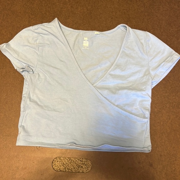 Mousse Light Blue Bee Sprig Crop T-Shirt main image 1